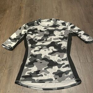 Men’s Adidas techfit compression top, Sz M